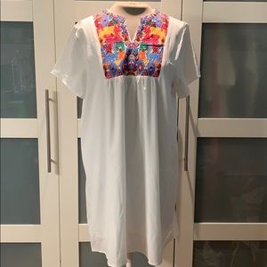 WHITE DRESS WITH EMBROIDERY NECKLINE
